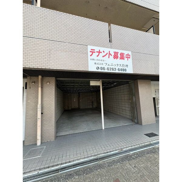 大阪市生野区巽中３丁目の店舗事務所のエントランス