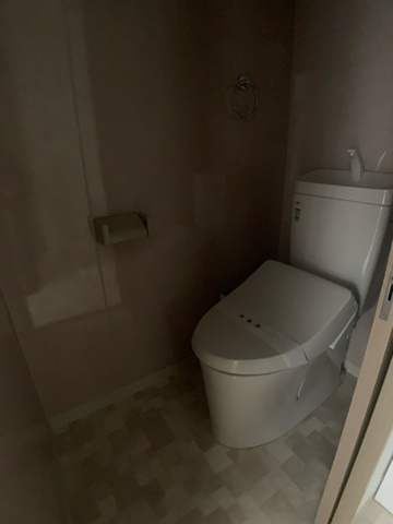 温水洗浄便座付きのトイレです♪