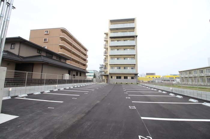 アルカンシエルの駐車場