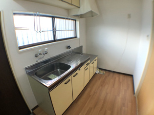 壁付けキッチンでスペースを有効活用できます！