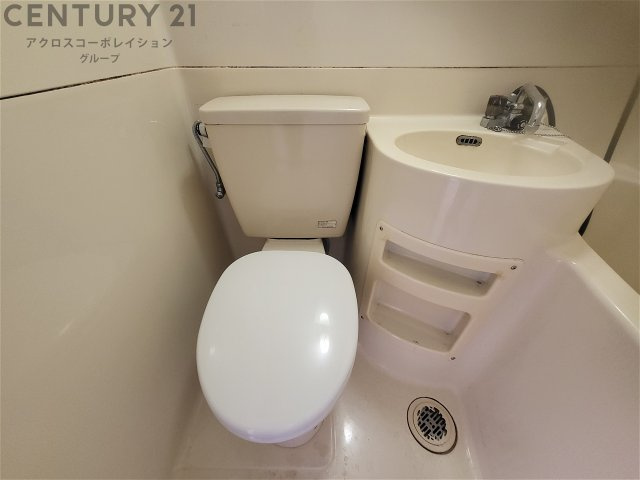 浴室内にトイレがあります♪