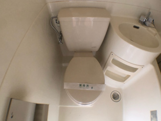 浴室内にトイレがあります！