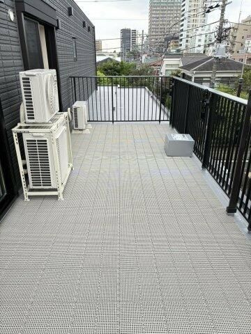 Ｌａ　ｒｅｃｏｌｔｅ　Ｋｏｍａｚａｗａのバルコニー