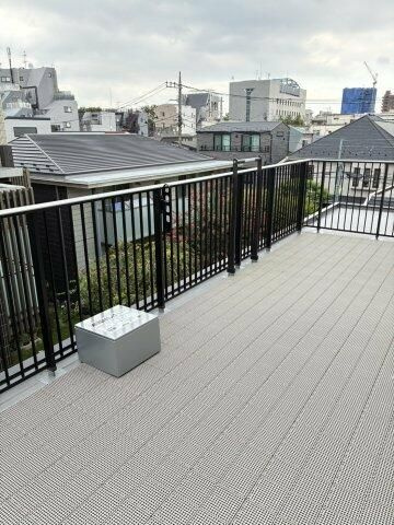 Ｌａ　ｒｅｃｏｌｔｅ　Ｋｏｍａｚａｗａのバルコニー