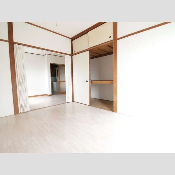 中西マンションの居間・リビング