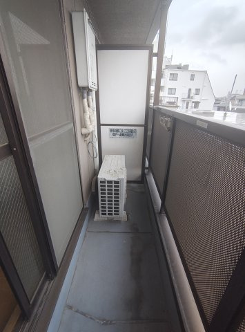 セイリン御影ビルのバルコニー