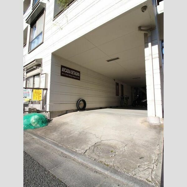 アルカディア世田谷の駐車場