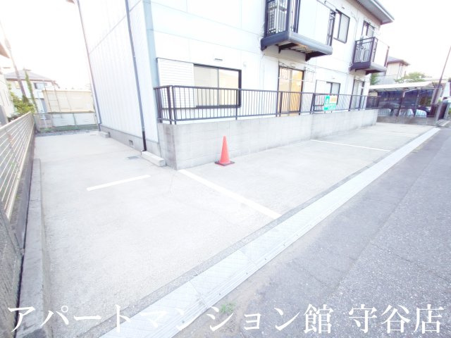 メゾン・ド・ノエルの駐車場