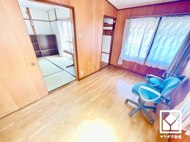 尼崎市富松町４丁目の洋室