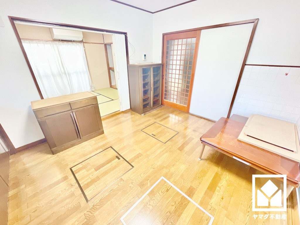 尼崎市富松町４丁目の居間・リビング