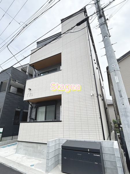PYLONの外観