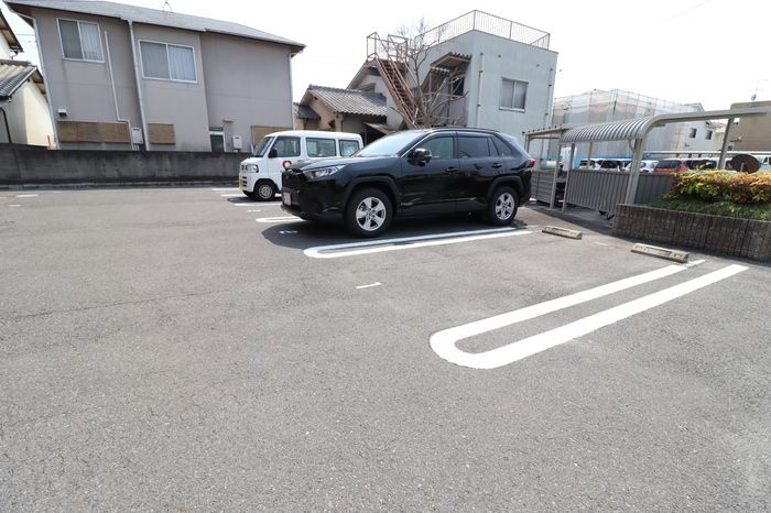 トゥ　アニモの駐車場
