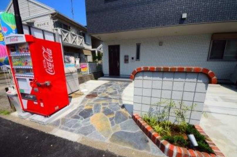 イーセブン湘南のエントランス