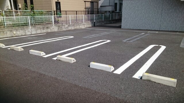 ラ　ルーチェの駐車場