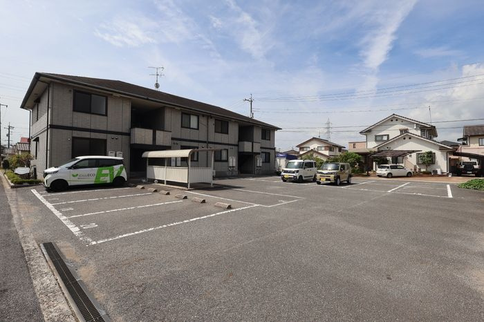クリエFUJIWARAの駐車場