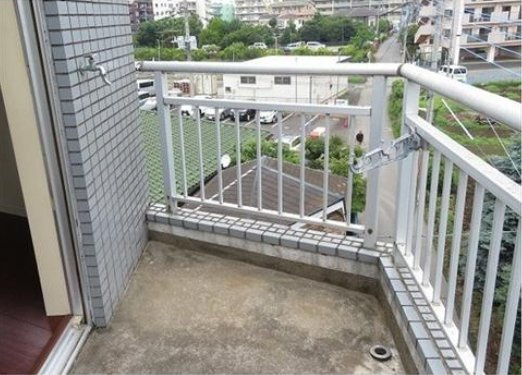 ドウェル砂川のバルコニー