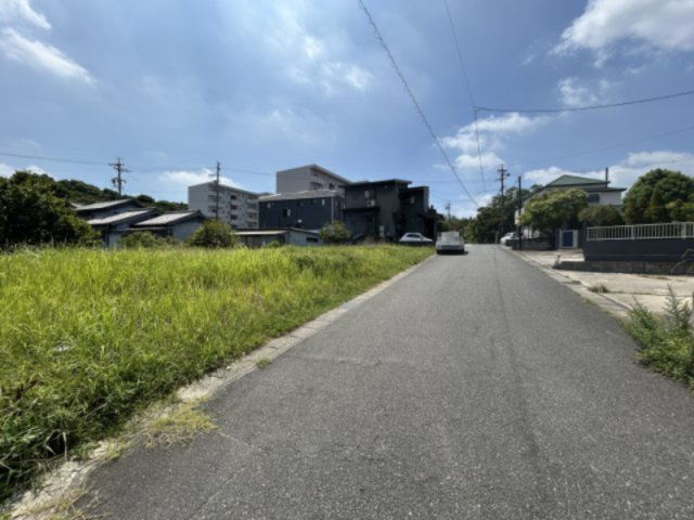 知多市岡田美里町　全1区画の前面道路含む現地写真|R8.8.31撮影　間口約13.7ｍ！