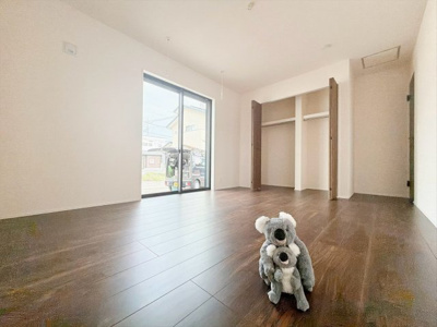 【洋室】 | 高崎市下小鳥町　平屋　新築住宅 | 広さはお子様の勉強部屋にも適した広さ！
勉強机や本棚などの家具を置いてもフリースペースも確保することができます。