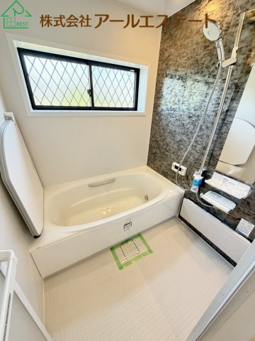 加古川市東神吉町西井ノ口　　JR「宝殿駅」徒歩18分の浴室