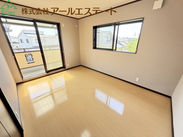 加古川市東神吉町西井ノ口　　JR「宝殿駅」徒歩18分の洋室
