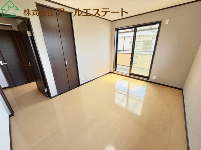 加古川市東神吉町西井ノ口　　JR「宝殿駅」徒歩18分の洋室