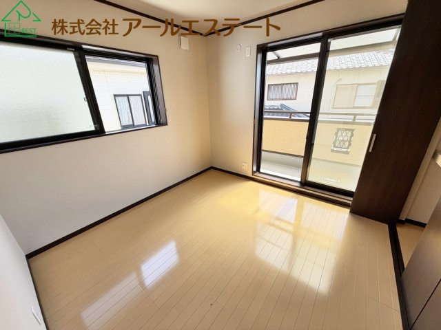 加古川市東神吉町西井ノ口　　JR「宝殿駅」徒歩18分の寝室