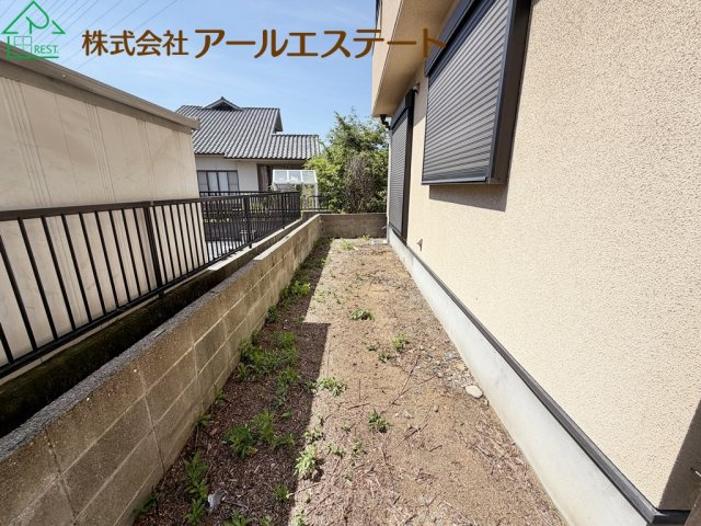 加古川市東神吉町西井ノ口　　JR「宝殿駅」徒歩18分の庭