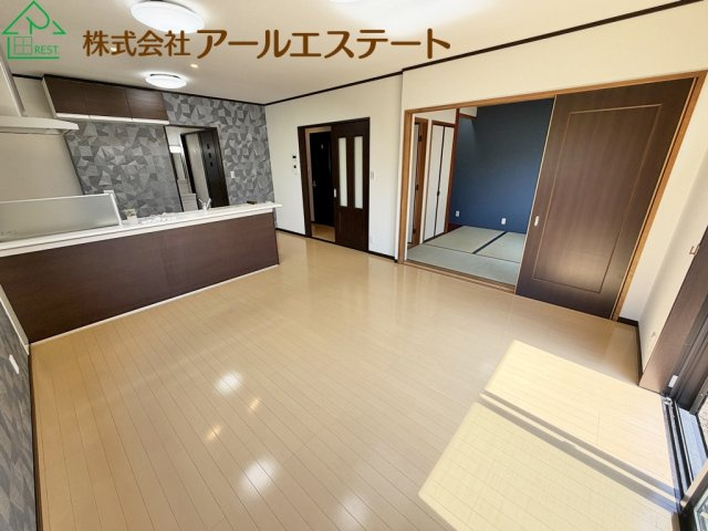 加古川市東神吉町西井ノ口　　JR「宝殿駅」徒歩18分の居間・リビング