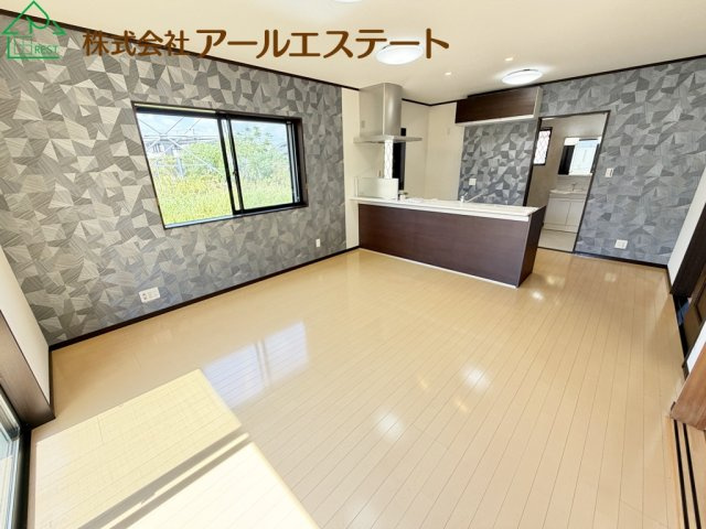 加古川市東神吉町西井ノ口　　JR「宝殿駅」徒歩18分の居間・リビング