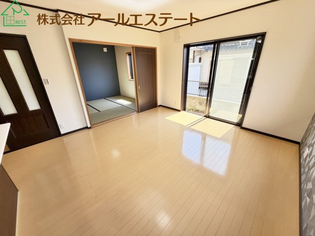 加古川市東神吉町西井ノ口　　JR「宝殿駅」徒歩18分の居間・リビング