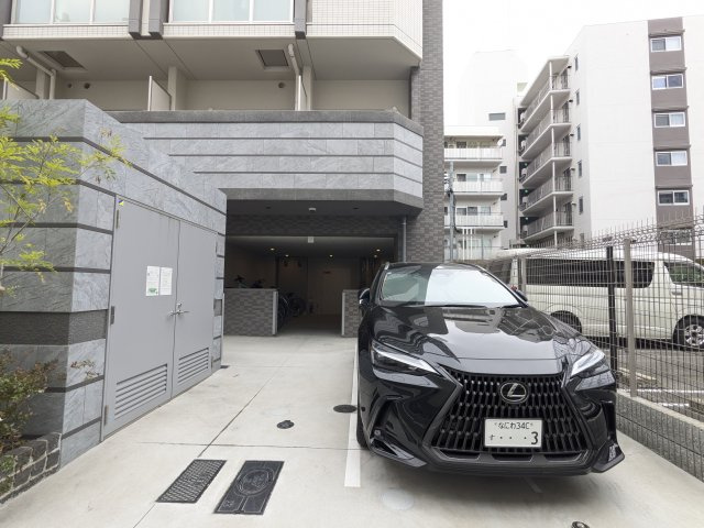 エムブイインプ新大阪の駐車場