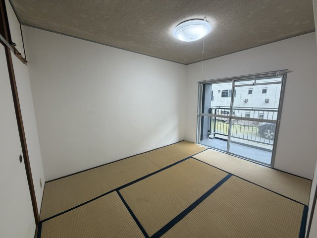 サウスヒルズ由良の和室