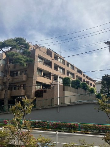 朝日シティパリオ高井戸の外観|「高井戸」駅徒歩２分！スーパー等近く買物便利な平成１０年築の耐震基準適合マンション、朝日シティパリオ高井戸は即日現地案内可能となっておりますので、お気軽にお問い合わせください！