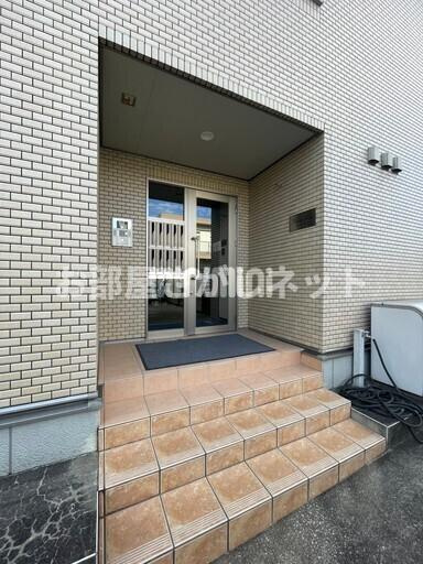 品川区大崎3丁目のアパートメントのエントランス