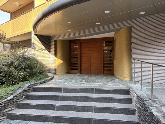 テラス雑司ヶ谷のエントランス|テラス雑司ヶ谷：ペット飼育可能なマンションです！