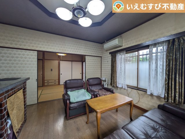 熊谷市大原　中古戸建の居間・リビング
