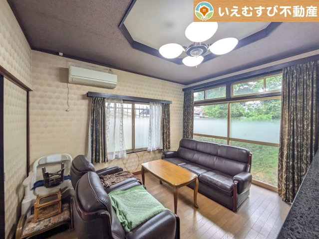 熊谷市大原　中古戸建の居間・リビング