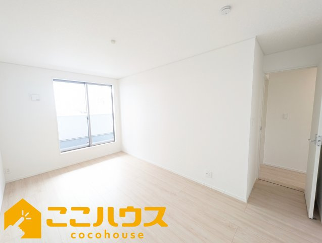 読谷村大木第４　クレイドルガーデン　新築戸建て　全３棟　2号棟の寝室|寝室8帖