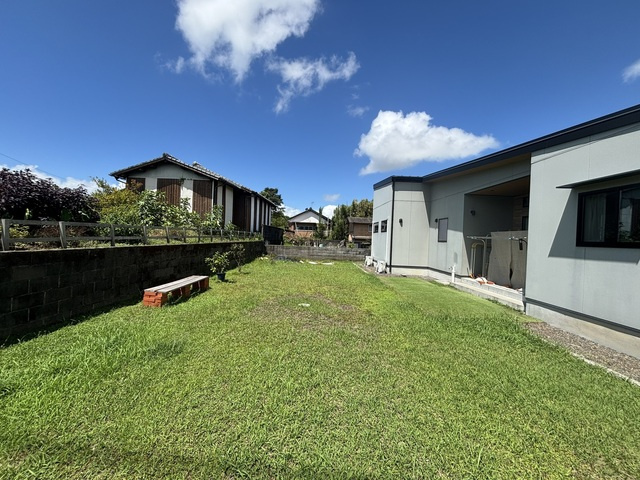 都城市安久町の中古一戸建の庭