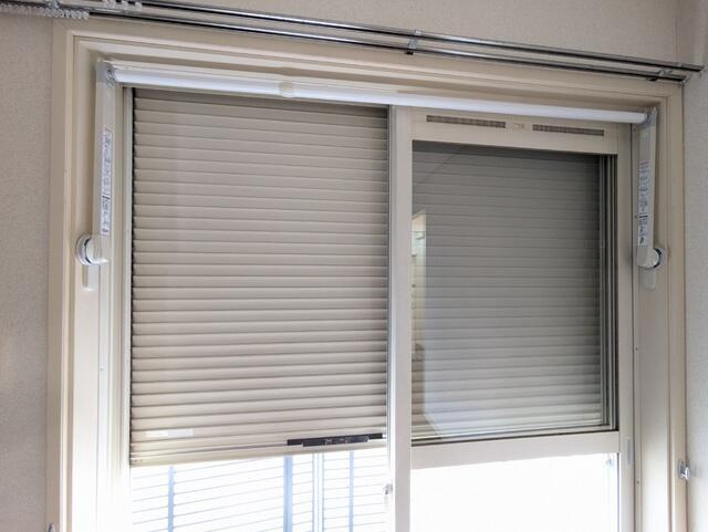 シャッター付き