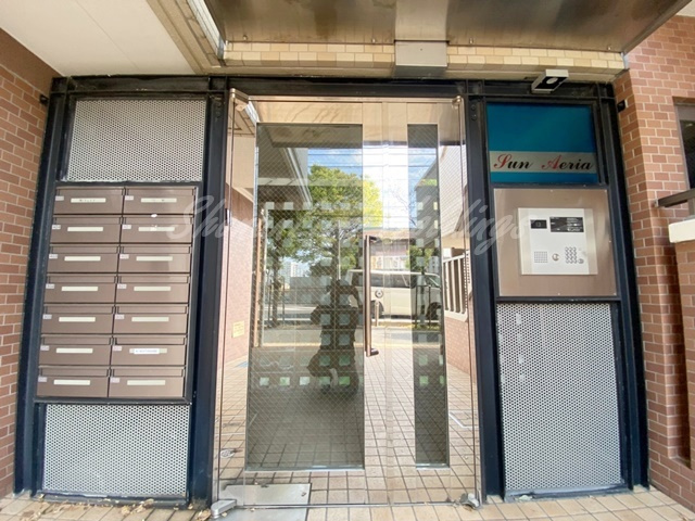 藤沢市本町３丁目の賃貸マンションのエントランス