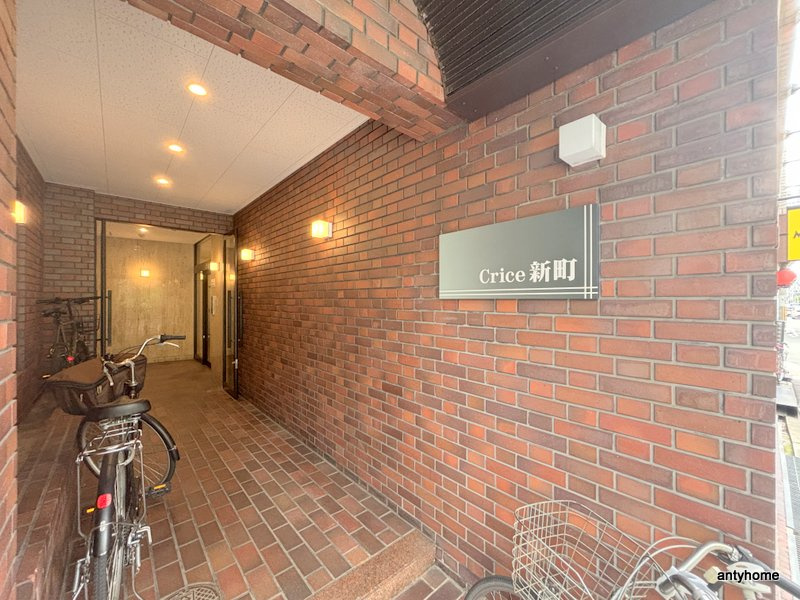 クライス新町　仲介手数料無料のエントランス