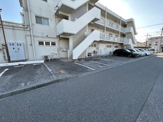 第二田口ビルの駐車場