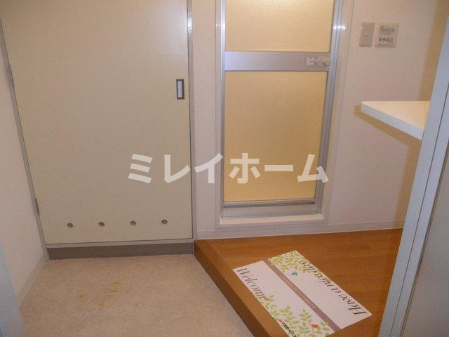 シロス蓮沼の玄関