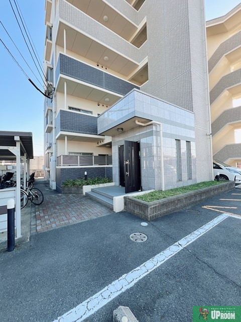 アビタシオン春日のエントランス