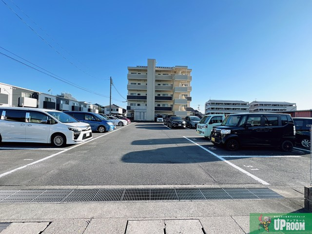 アビタシオン春日の駐車場