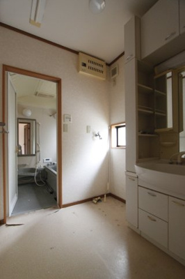 【洗面所】 | 兵家７８８-１戸建 | 使いやすい洗面所です