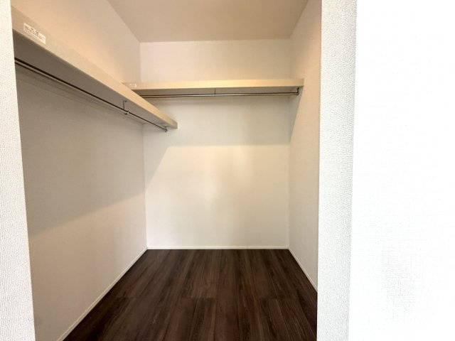越谷市弥栄町１３期３号棟グラファーレ　新築戸建の収納|大容量のウォークインクローゼット。季節ごとの衣替えもスムーズに行えます。