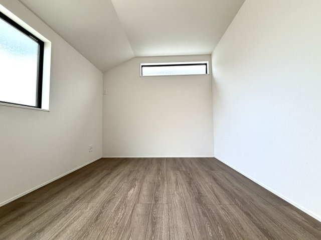 越谷市弥栄町１３期３号棟グラファーレ　新築戸建の洋室|静かで落ち着いた環境の洋室は、集中したいデスクワークや趣味の部屋にもピッタリです。