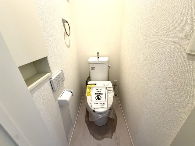 越谷市弥栄町１３期３号棟グラファーレ　新築戸建のトイレ|トイレが2つあることで毎日の順番待ちのストレスを解消。ご家族全員が快適に過ごせる嬉しい設備です。